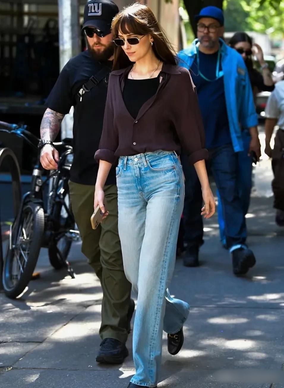 Mùa hè nhất định phải có một chiếc quần jeans ống rộng - mặc lên trẻ trung, sành điệu hơn gấp bội- Ảnh 8.