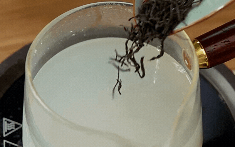 Học ngay cách làm trà vải hoa hồng siêu mê detox cơ thể, xua tan nắng nóng- Ảnh 5.