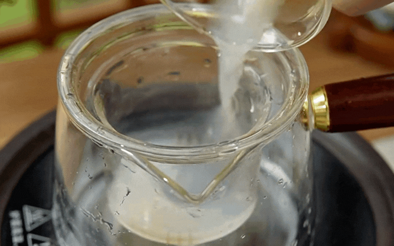 Học ngay cách làm trà vải hoa hồng siêu mê detox cơ thể, xua tan nắng nóng- Ảnh 3.