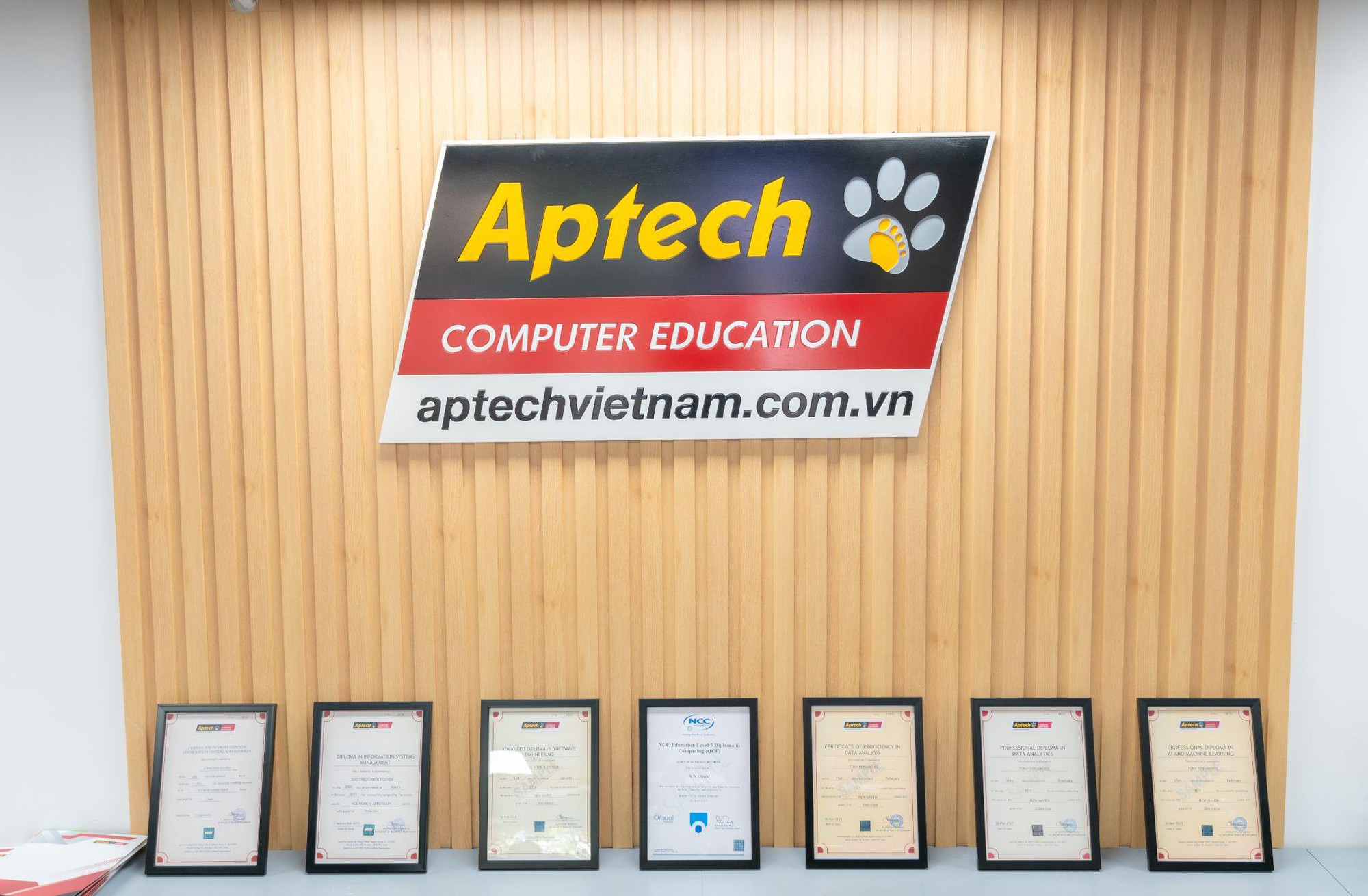 Chọn Aptech, sáng tương lai!- Ảnh 1. Chọn Aptech, sáng tương lai!- Ảnh 1.