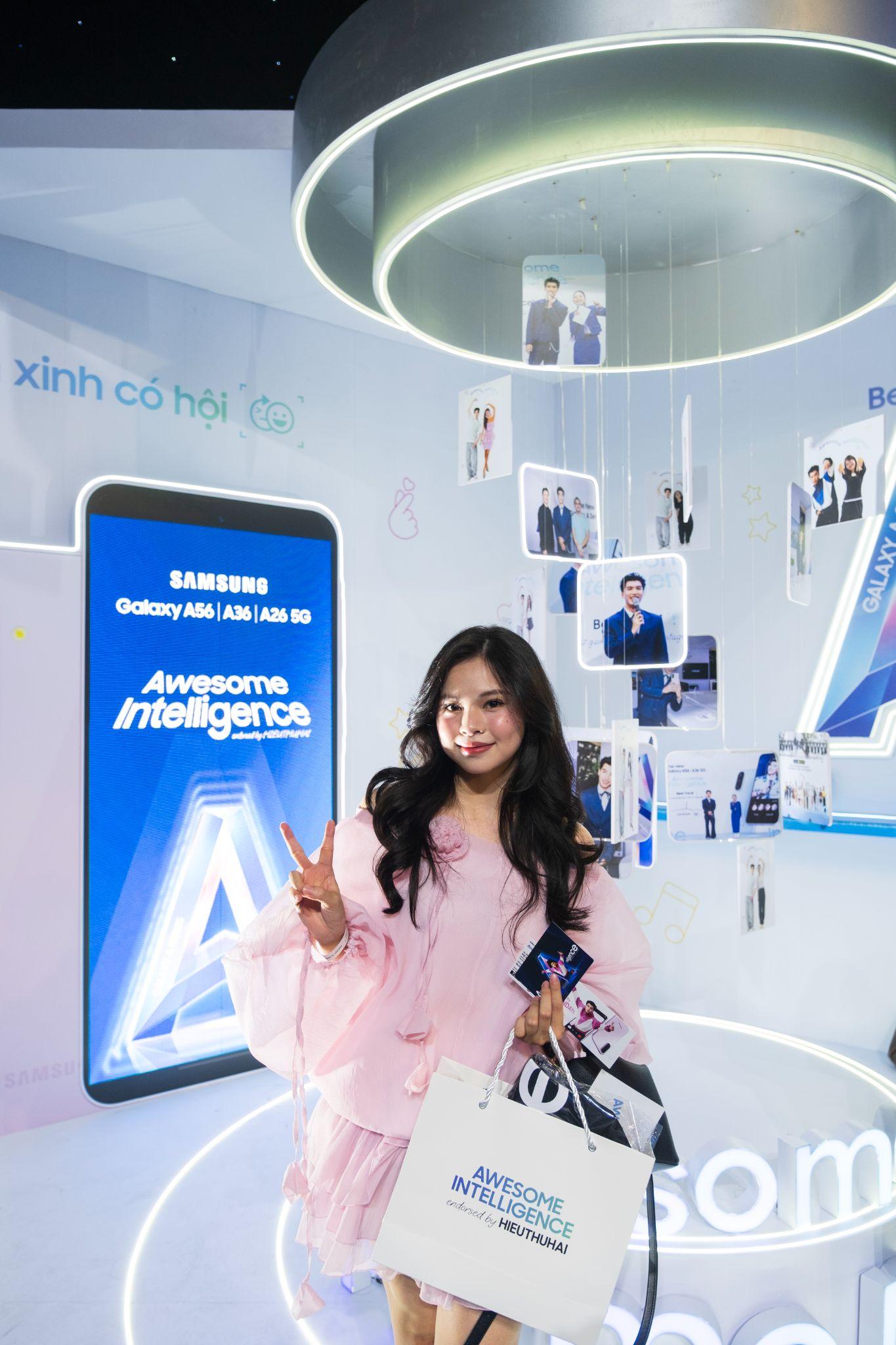 Sài Gòn hóa hồng, mạng xã hội “rần rần” đêm Meet & Greet cùng HIEUTHUHAI và Galaxy A56 5G màu hồng mới- Ảnh 13. Sài Gòn hóa hồng, mạng xã hội “rần rần” đêm Meet & Greet cùng HIEUTHUHAI và Galaxy A56 5G màu hồng mới- Ảnh 13.