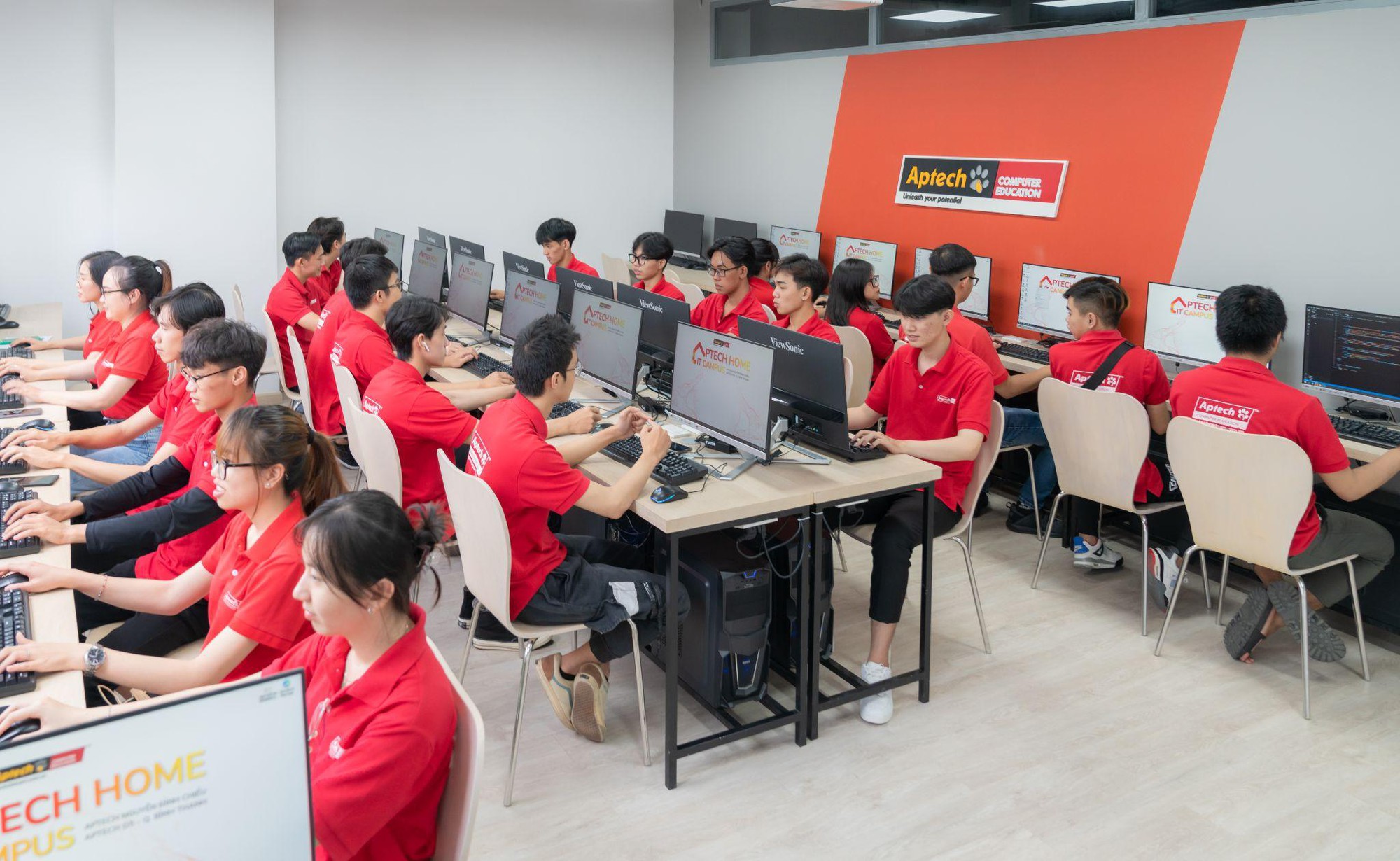 Chọn Aptech, sáng tương lai!- Ảnh 3. Chọn Aptech, sáng tương lai!- Ảnh 3.