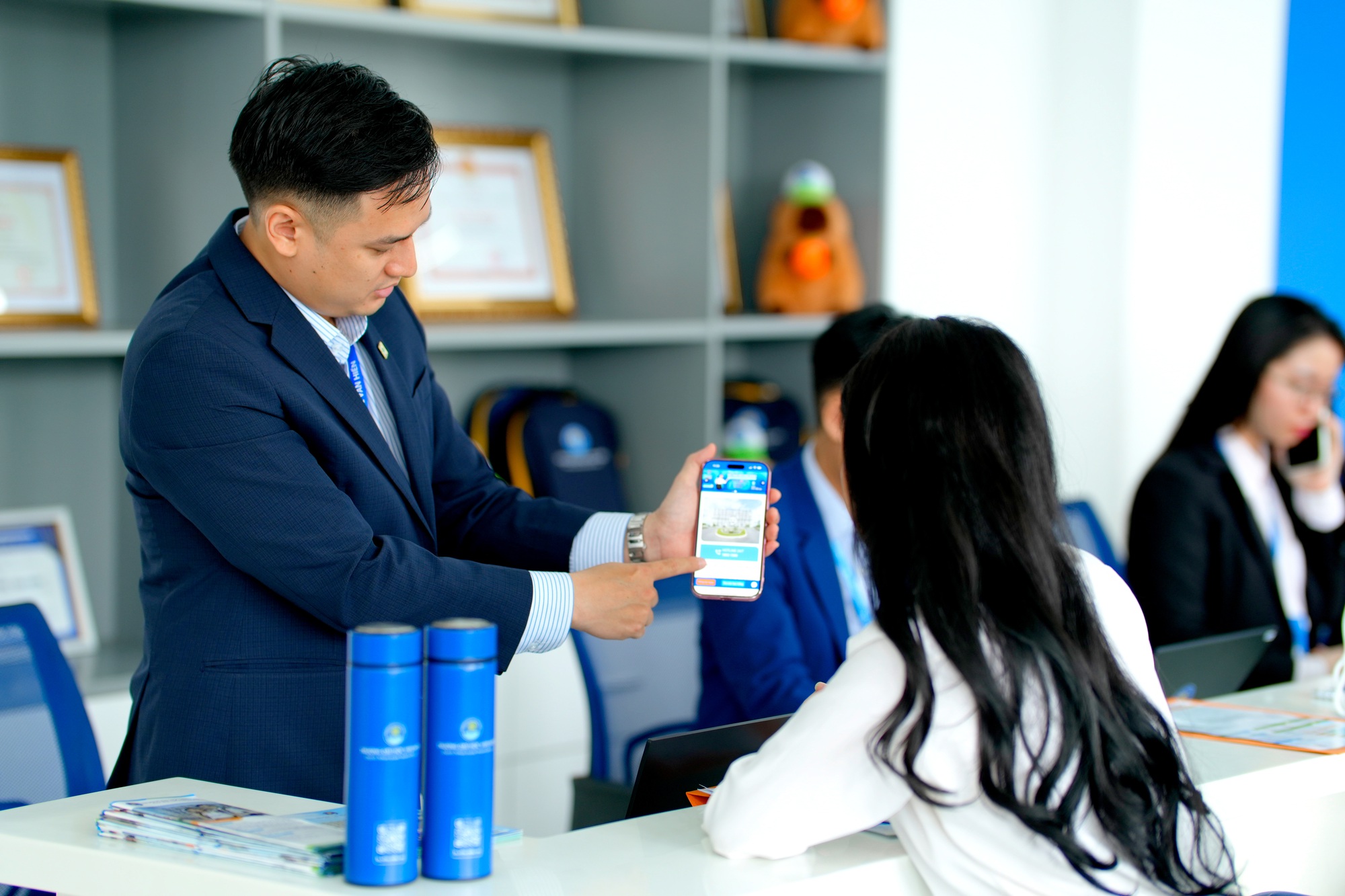 Trường Đại học Văn Hiến dành tặng thí sinh học bổng tương đương 50% học phí học kỳ 1- Ảnh 2.