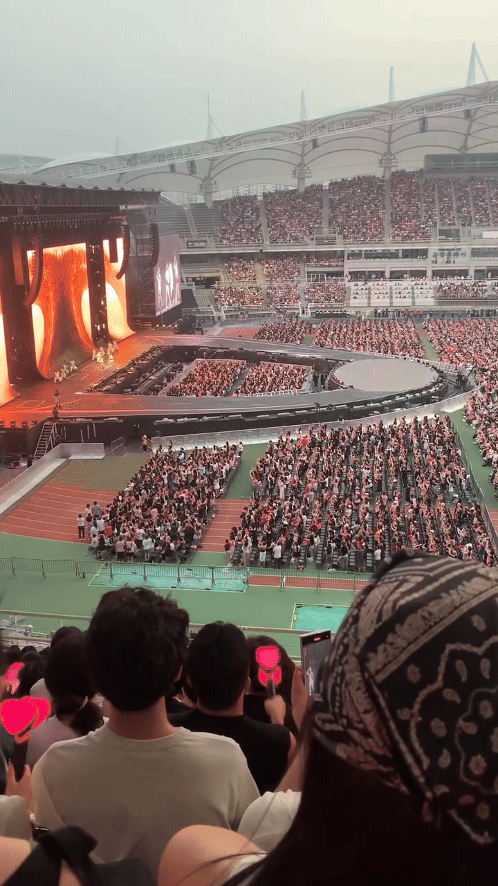 Tranh cãi cảnh tượng “biển chết” tại concert BLACKPINK- Ảnh 4.