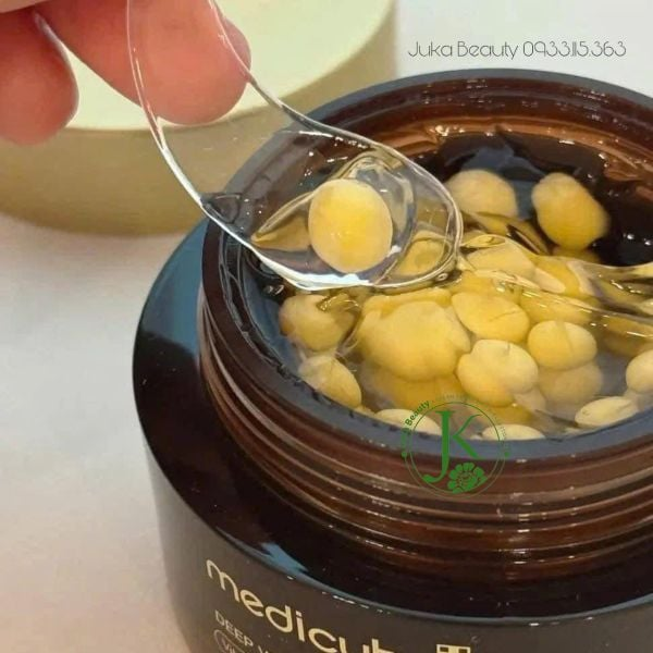 Hũ vitamin C "lạ đời" được beauty blogger thi nhau review: Da căng mướt, vết thâm mờ hẳn sau vài ngày- Ảnh 18. Hũ vitamin C "lạ đời" được beauty blogger thi nhau review: Da căng mướt, vết thâm mờ hẳn sau vài ngày- Ảnh 18.