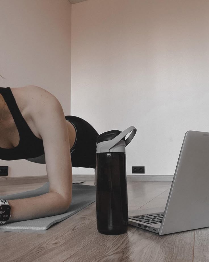 Plank giúp siết mỡ và còn giảm đau lưng, được công nhận là bài tập "tạo dáng eo" hiệu quả nhất- Ảnh 4.