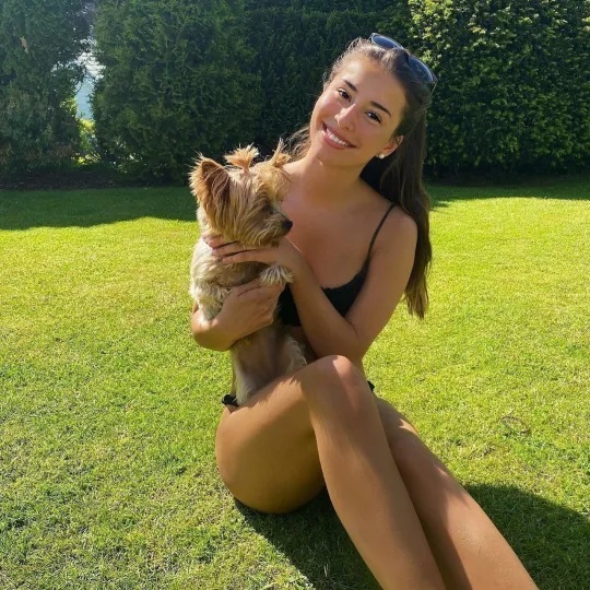 Paparazzi tóm dính nàng WAG bí mật sinh con cho cầu thủ nổi tiếng, giờ lộ diện với bikini nóng bỏng hơn mùa hè- Ảnh 7.