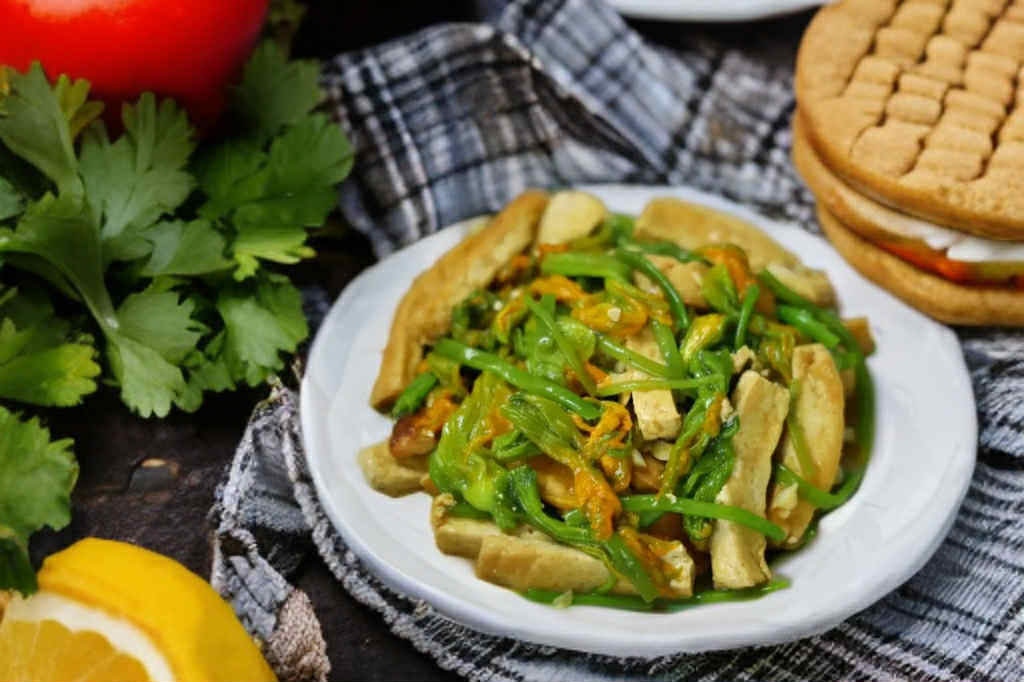 Vào tháng Tám nếu thấy loại "rau này" thì mua về nấu ngay món ngon với đậu phụ, hương vị ngon bất ngờ- Ảnh 9. Vào tháng Tám nếu thấy loại "rau này" thì mua về nấu ngay món ngon với đậu phụ, hương vị ngon bất ngờ- Ảnh 9.
