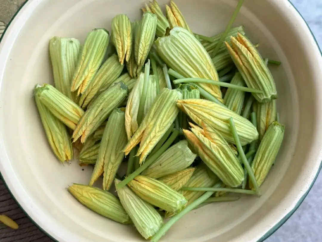 Vào tháng Tám nếu thấy loại "rau này" thì mua về nấu ngay món ngon với đậu phụ, hương vị ngon bất ngờ- Ảnh 4. Vào tháng Tám nếu thấy loại "rau này" thì mua về nấu ngay món ngon với đậu phụ, hương vị ngon bất ngờ- Ảnh 4.