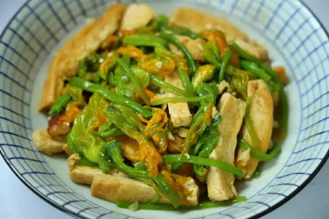 Vào tháng Tám nếu thấy loại "rau này" thì mua về nấu ngay món ngon với đậu phụ, hương vị ngon bất ngờ- Ảnh 3. Vào tháng Tám nếu thấy loại "rau này" thì mua về nấu ngay món ngon với đậu phụ, hương vị ngon bất ngờ- Ảnh 3.