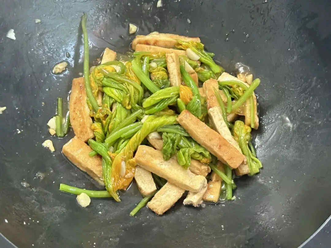 Vào tháng Tám nếu thấy loại "rau này" thì mua về nấu ngay món ngon với đậu phụ, hương vị ngon bất ngờ- Ảnh 8. Vào tháng Tám nếu thấy loại "rau này" thì mua về nấu ngay món ngon với đậu phụ, hương vị ngon bất ngờ- Ảnh 8.