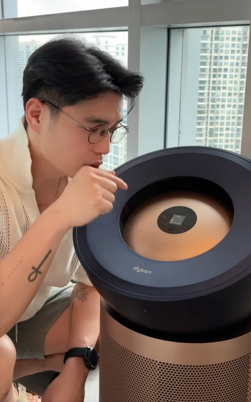 Máy lọc không khí Dyson giá 25 triệu có gì đặc biệt khiến “ông bố quốc dân” Huy Trần chi mạnh tay vì con gái?- Ảnh 2.