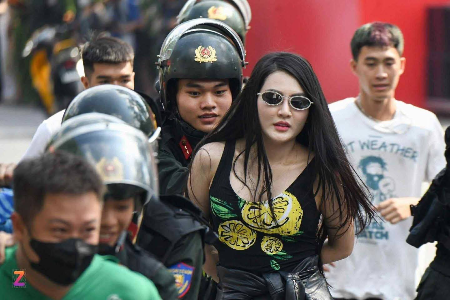 "Girl phố" náo loạn Hồ Gươm lên tiếng sau khi gây sốt MXH: "Vui thôi chứ cô dặn các cháu này"- Ảnh 8.
