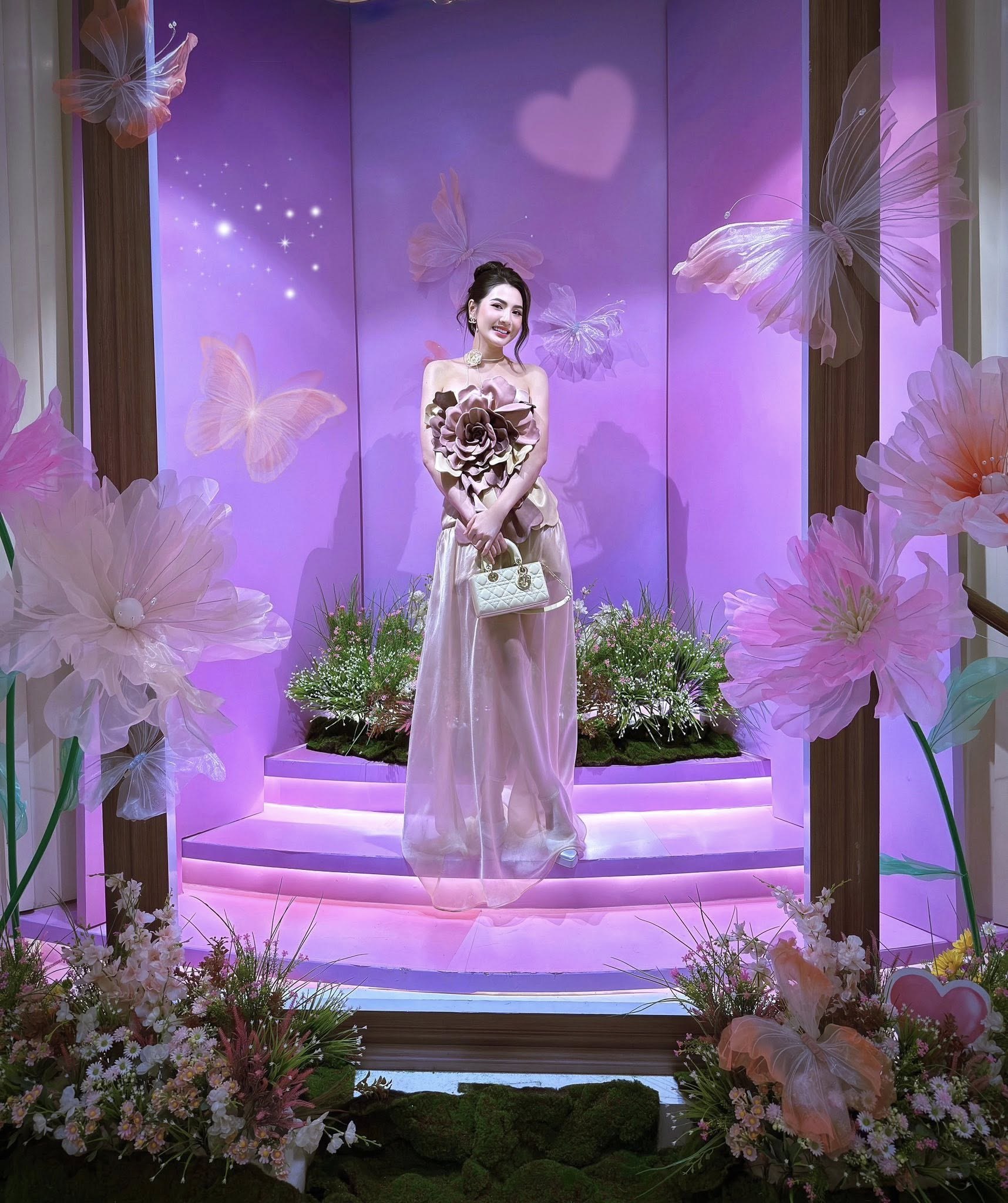 "Girl phố" náo loạn Hồ Gươm lên tiếng sau khi gây sốt MXH: "Vui thôi chứ cô dặn các cháu này"- Ảnh 16.