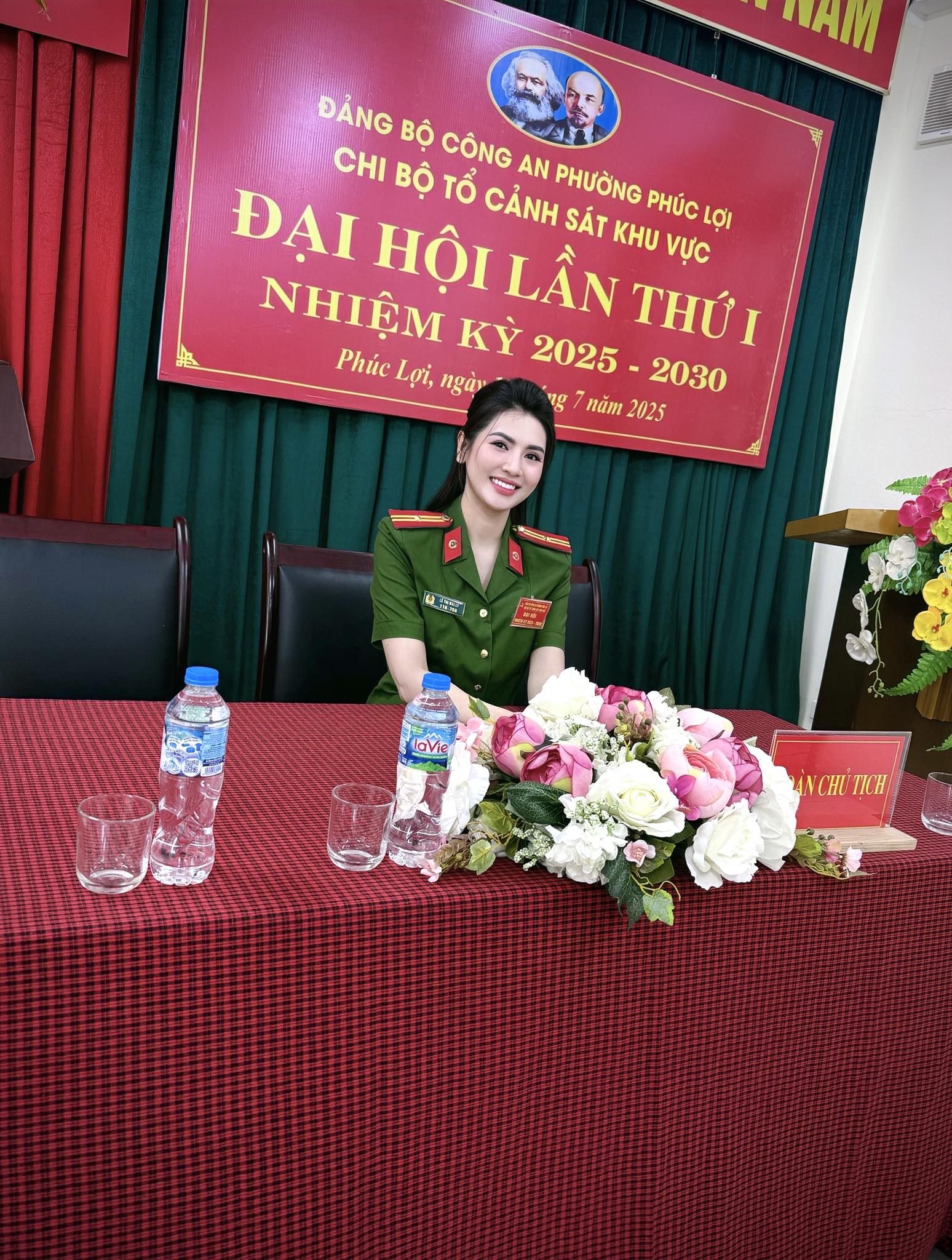 "Girl phố" náo loạn Hồ Gươm lên tiếng sau khi gây sốt MXH: "Vui thôi chứ cô dặn các cháu này"- Ảnh 11.