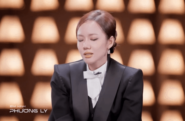 Em Xinh một đường tiến lên, giữ chức đội trưởng suốt 3 vòng, cả cõi mạng khen vừa xinh vừa xịn!- Ảnh 10. Em Xinh một đường tiến lên, giữ chức đội trưởng suốt 3 vòng, cả cõi mạng khen vừa xinh vừa xịn!- Ảnh 10.