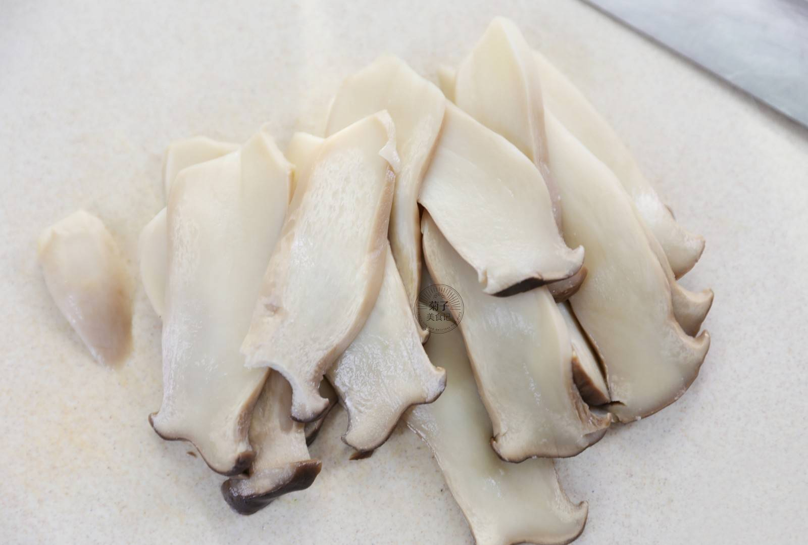 Món chay ngon như thịt: Nấm đùi gà trộn sốt mè thơm béo, 3 phút là hết sạch đĩa- Ảnh 5. Món chay ngon như thịt: Nấm đùi gà trộn sốt mè thơm béo, 3 phút là hết sạch đĩa- Ảnh 5.