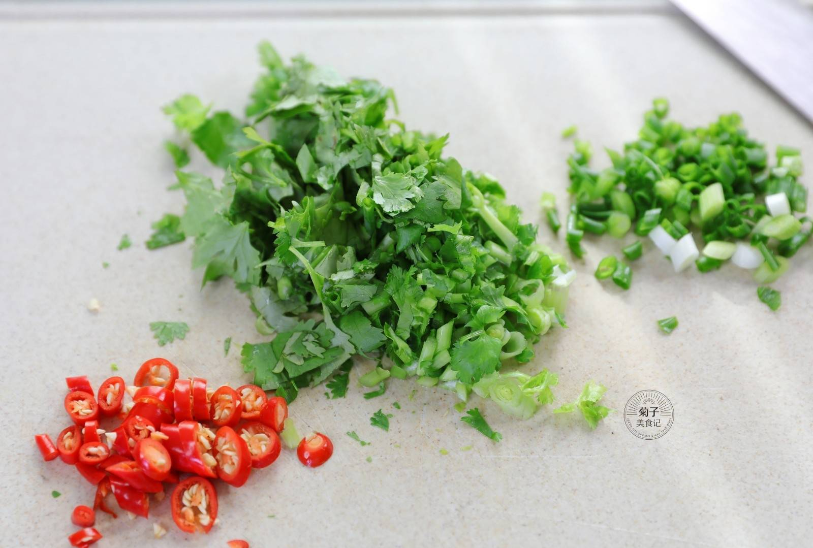Món chay ngon như thịt: Nấm đùi gà trộn sốt mè thơm béo, 3 phút là hết sạch đĩa- Ảnh 1. Món chay ngon như thịt: Nấm đùi gà trộn sốt mè thơm béo, 3 phút là hết sạch đĩa- Ảnh 1.