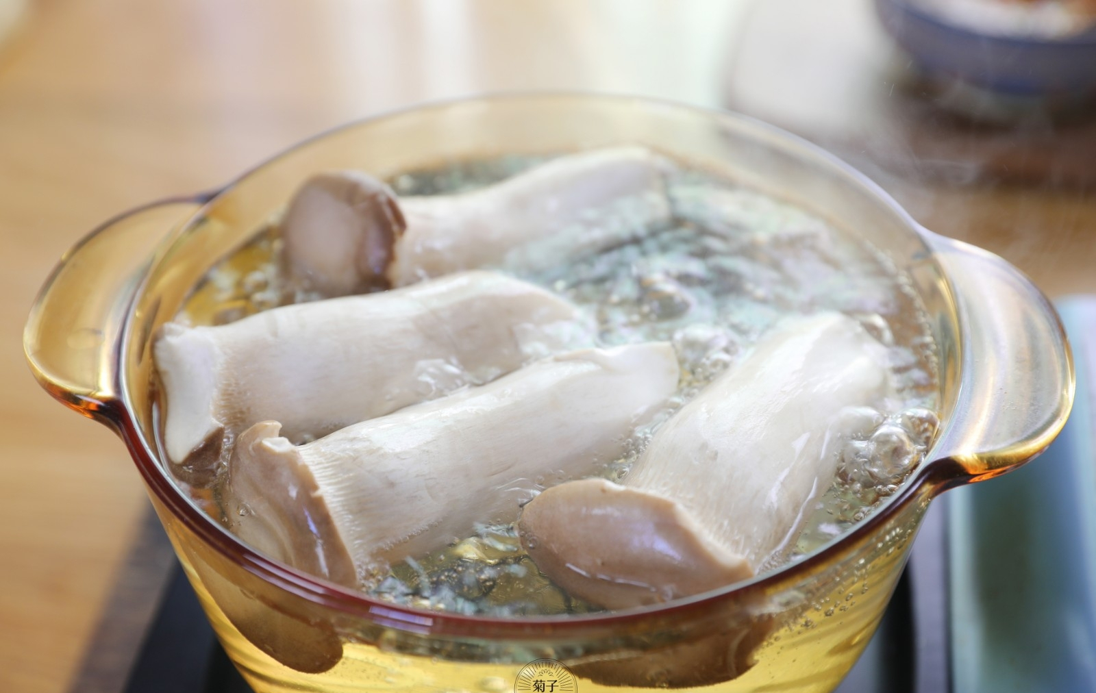 Món chay ngon như thịt: Nấm đùi gà trộn sốt mè thơm béo, 3 phút là hết sạch đĩa- Ảnh 3. Món chay ngon như thịt: Nấm đùi gà trộn sốt mè thơm béo, 3 phút là hết sạch đĩa- Ảnh 3.