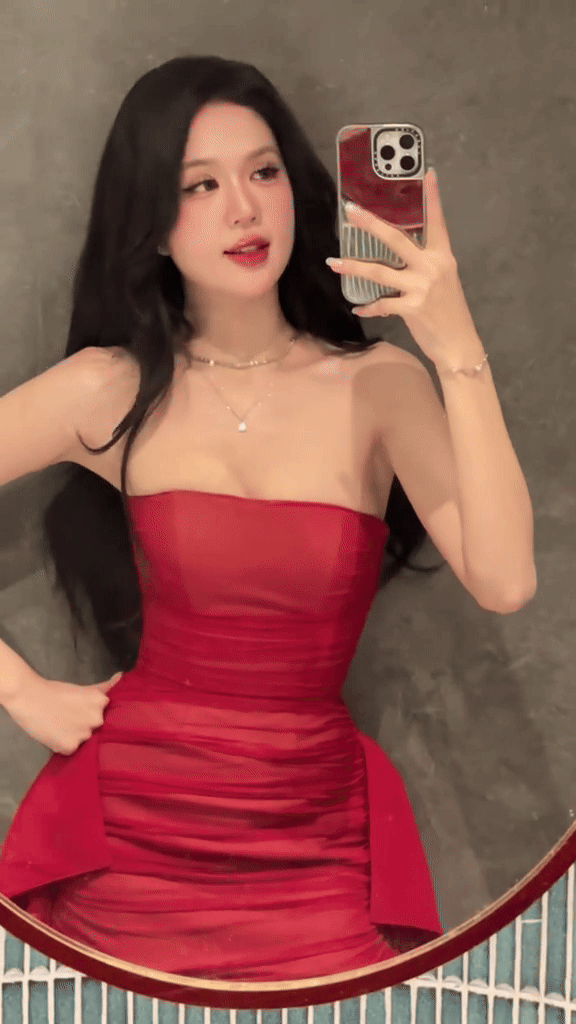 Gần 3 triệu người dán mắt xem clip Ngọc Trinh thả dáng đồng hồ cát, body vòng nào ra vòng nấy miễn chê - Ảnh 2.