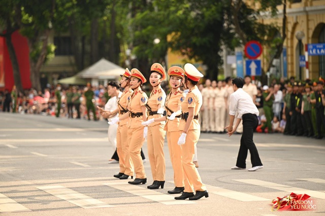 Gặp nữ thiếu tá trong vai "girl phố" náo loạn Hồ Gươm: Phải thể hiện thật "ngọt" để khán giả tin vào nhân vật!- Ảnh 1. Gặp nữ thiếu tá trong vai "girl phố" náo loạn Hồ Gươm: Phải thể hiện thật "ngọt" để khán giả tin vào nhân vật!- Ảnh 1.