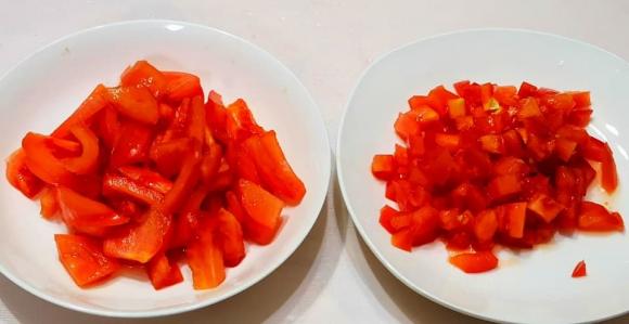 "Đâu mới là cách nấu canh trứng cà chua ngon nhất?": Mách bạn mẹo giúp "hoa" trứng đẹp, mịn và ngon- Ảnh 3. "Đâu mới là cách nấu canh trứng cà chua ngon nhất?": Mách bạn mẹo giúp "hoa" trứng đẹp, mịn và ngon- Ảnh 3.