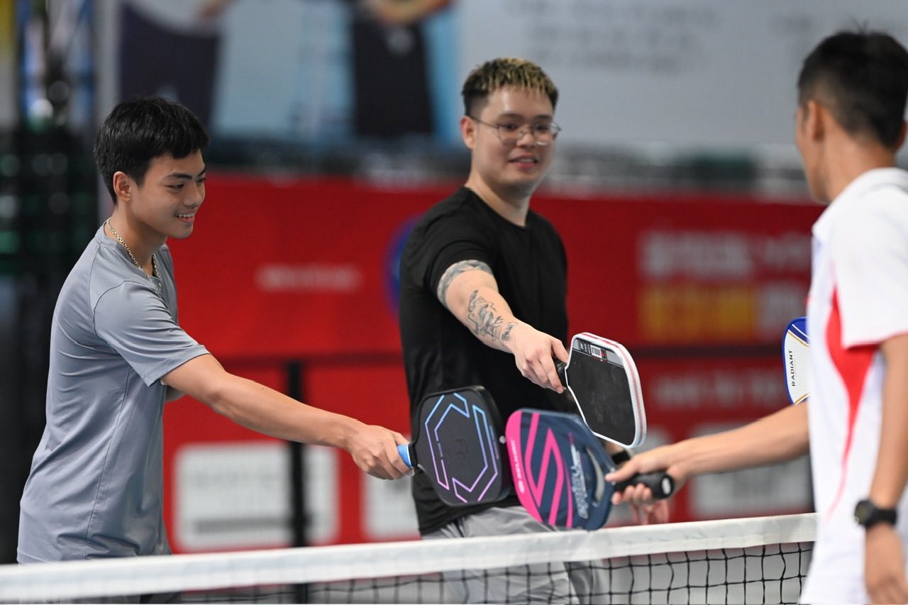 Từng "kỳ thị" khi thấy vợ mê pickleball, giờ chồng ra sân... đủ 7 ngày/tuần- Ảnh 3. Từng "kỳ thị" khi thấy vợ mê pickleball, giờ chồng ra sân... đủ 7 ngày/tuần- Ảnh 3.