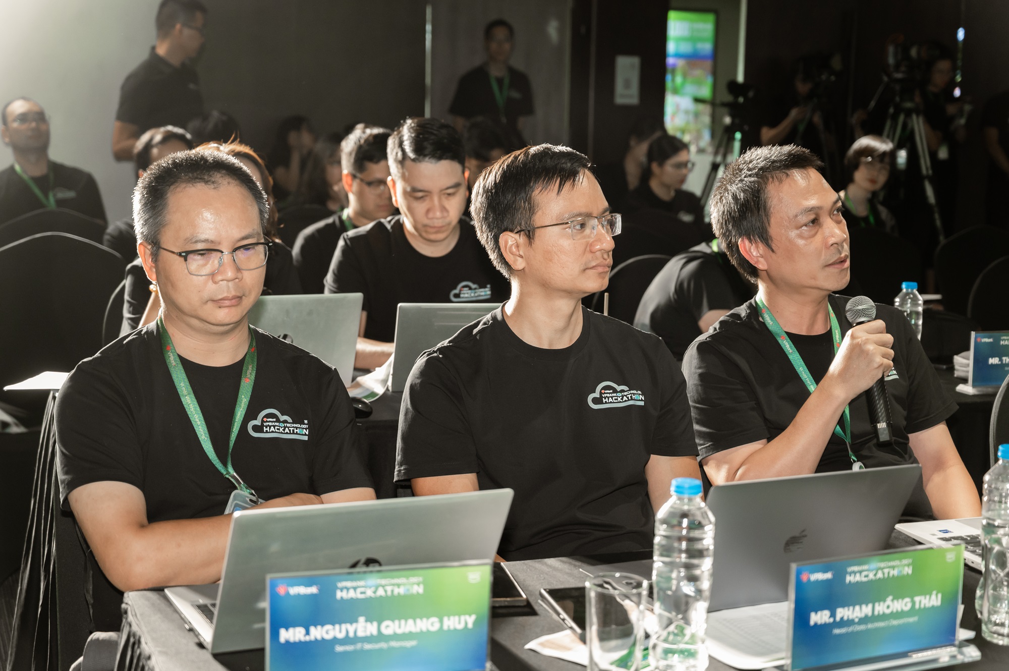 Chung kết VPBank Technology Hackathon 2025 gọi tên những giải pháp công nghệ xuất sắc- Ảnh 2.