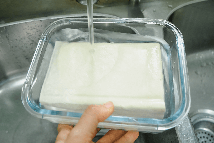 Cắt đậu phụ thành khối nhỏ rồi nấu theo cách này: 90% mọi người chưa thử mà không biết ăn cực lôi cuốn- Ảnh 1.
