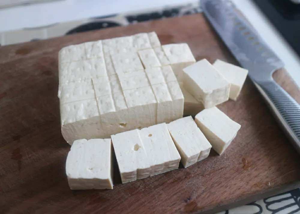 Cắt đậu phụ thành khối nhỏ rồi nấu theo cách này: 90% mọi người chưa thử mà không biết ăn cực lôi cuốn- Ảnh 2.