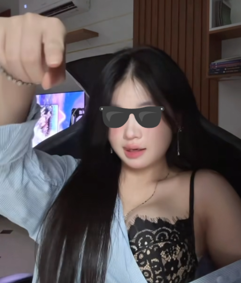 "Bạo tay" kéo áo khoe nội y hờ hững, một gái xinh TikTok nhận phản ứng trái chiều- Ảnh 4. "Bạo tay" kéo áo khoe nội y hờ hững, một gái xinh TikTok nhận phản ứng trái chiều- Ảnh 4.