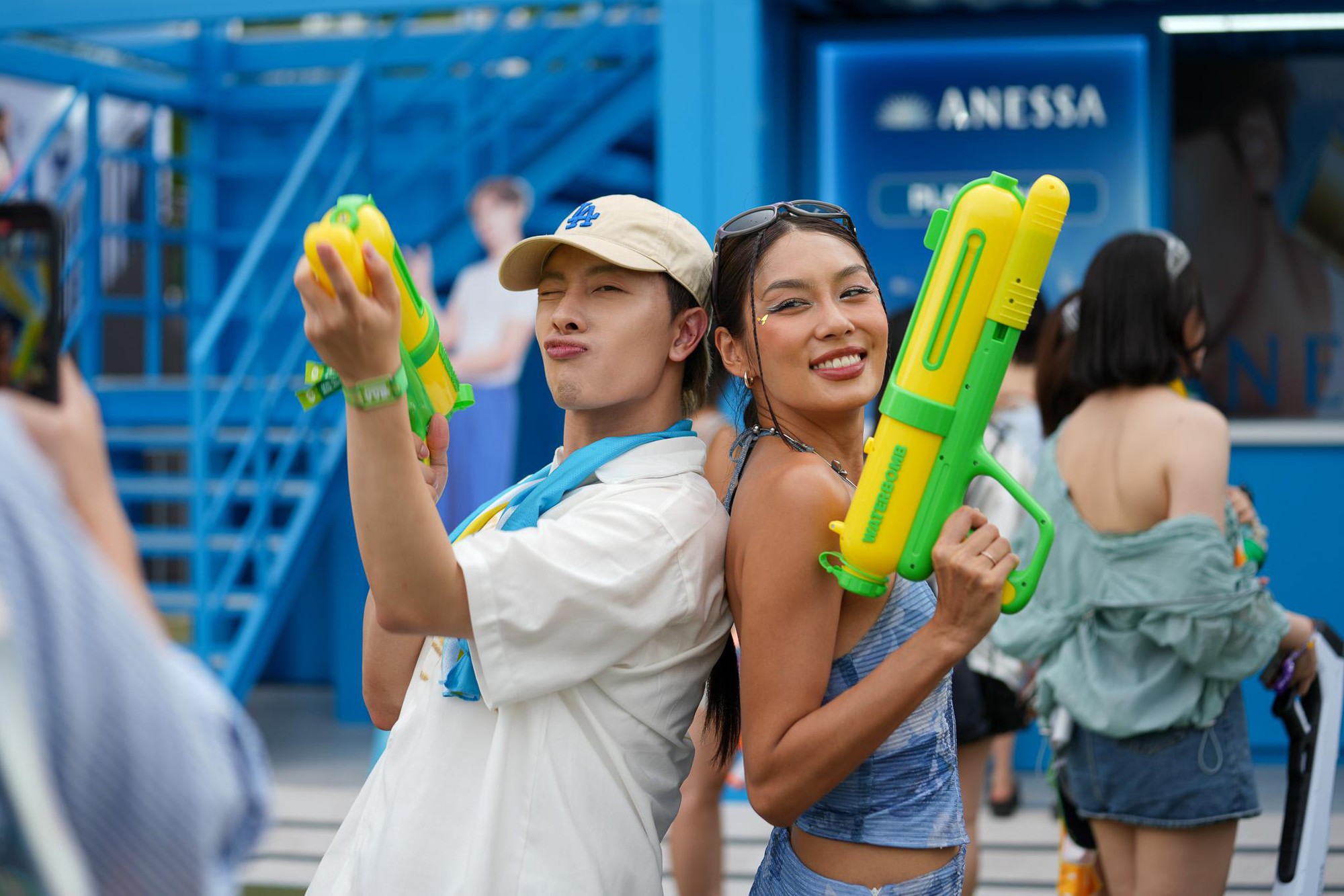 Waterbomb 2025: Dàn KOLs châu Á “kích hoạt" năng lực, biến làn da bất bại dưới nắng nóng và “bom nước”- Ảnh 1. Waterbomb 2025: Dàn KOLs châu Á “kích hoạt" năng lực, biến làn da bất bại dưới nắng nóng và “bom nước”- Ảnh 1.