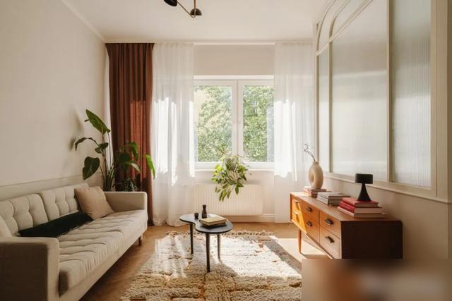 Người phụ nữ 56 tuổi sống một mình trong căn hộ 35m²: Bước vào mới thấy thế nào là thanh lịch và đáng sống- Ảnh 1.