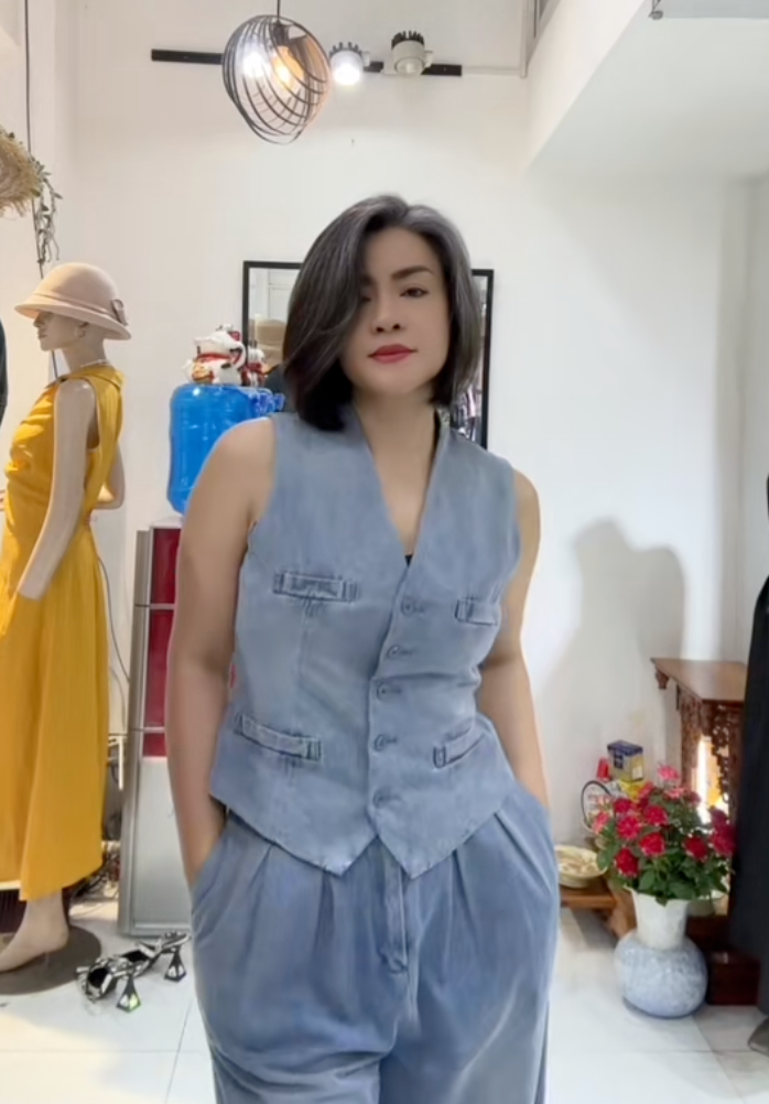 U50 vẫn đầy khí chất với mái tóc bạc tự nhiên: Phụ nữ trẻ hay già không phụ thuộc vào màu tóc- Ảnh 13.