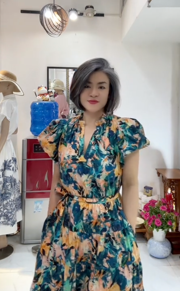 U50 vẫn đầy khí chất với mái tóc bạc tự nhiên: Phụ nữ trẻ hay già không phụ thuộc vào màu tóc- Ảnh 10.