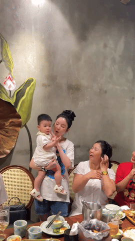 Chu Thanh Huyền khoe con trai hát Bắc Bling của Hoà Minzy, Quang Hải vỗ tay rần rần vì quá đáng yêu- Ảnh 1.