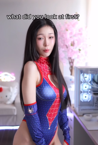 Trình làng màn cosplay Chun-li "đốt mắt", nữ cosplayer trăm nghìn người theo dõi liệu có soán ngôi Lê Bống trong lòng fan?- Ảnh 4.