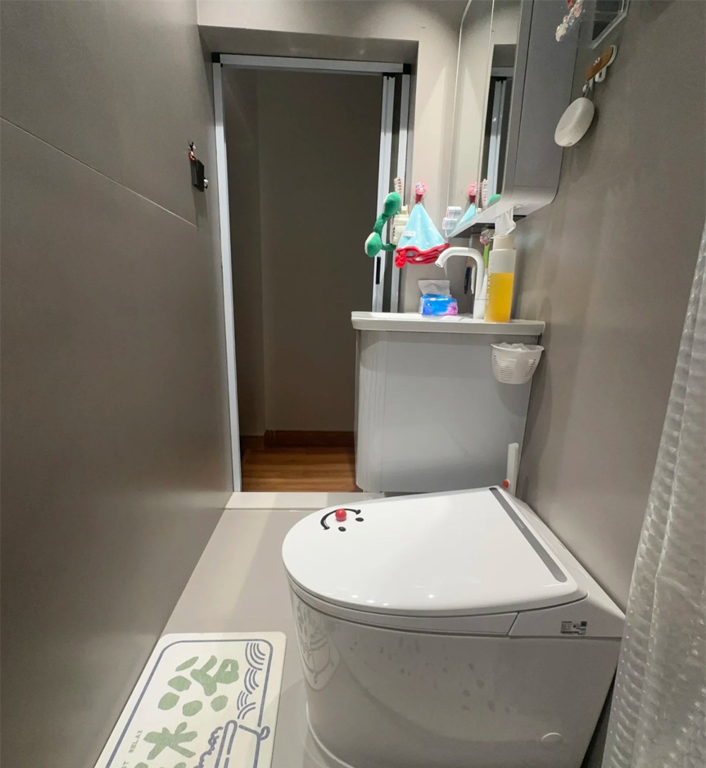 Cô gái trẻ “đảo ngược số phận” trong phòng tắm chỉ 2m²: Gọn, sáng, tiện - ai cũng nên học theo!- Ảnh 6.