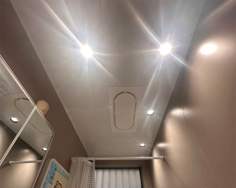 Cô gái trẻ “đảo ngược số phận” trong phòng tắm chỉ 2m²: Gọn, sáng, tiện - ai cũng nên học theo!- Ảnh 10.