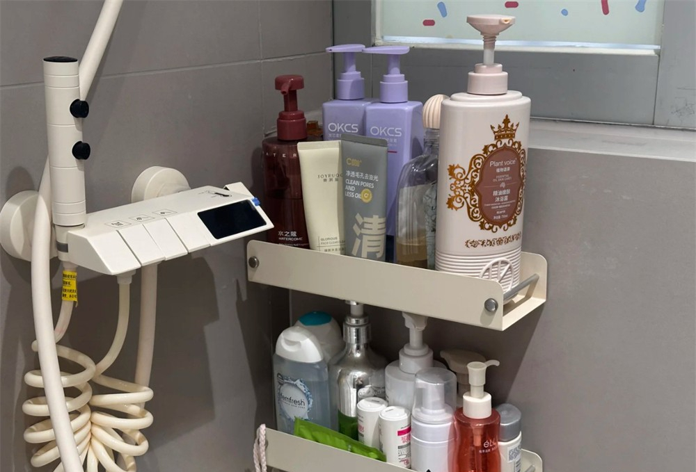 Cô gái trẻ “đảo ngược số phận” trong phòng tắm chỉ 2m²: Gọn, sáng, tiện - ai cũng nên học theo!- Ảnh 11.