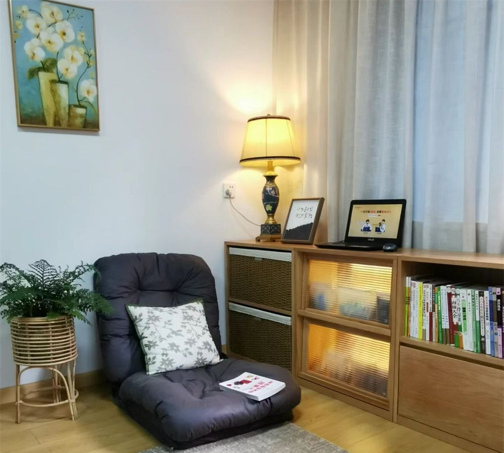 Một cặp vợ chồng quyết bỏ sofa trong phòng khách 30m² vì muốn nhà là nơi thư giãn thật sự- Ảnh 3.