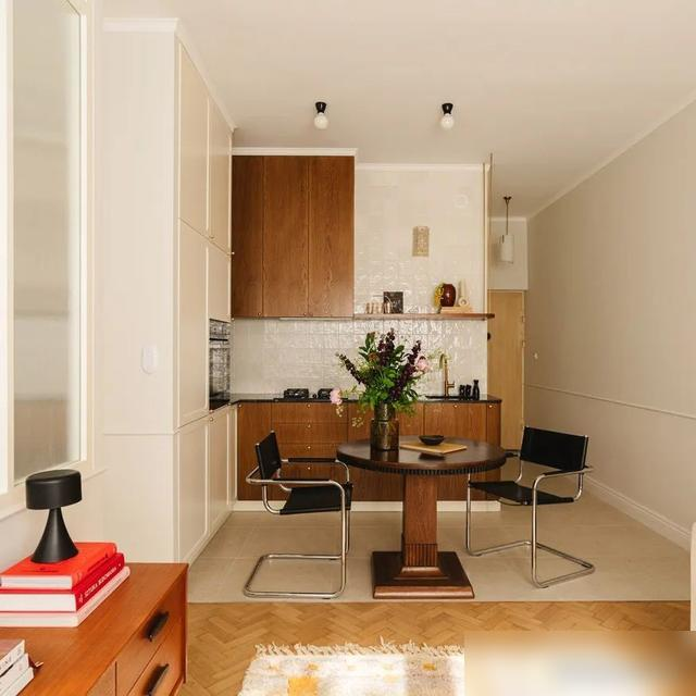 Người phụ nữ 56 tuổi sống một mình trong căn hộ 35m²: Bước vào mới thấy thế nào là thanh lịch và đáng sống- Ảnh 4.