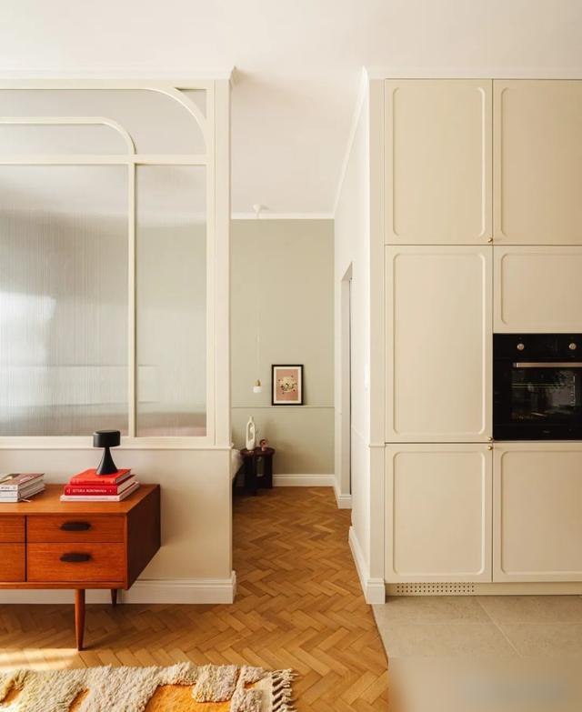 Người phụ nữ 56 tuổi sống một mình trong căn hộ 35m²: Bước vào mới thấy thế nào là thanh lịch và đáng sống- Ảnh 3.