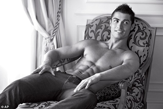 Ronaldo 40 tuổi vẫn đẹp trai cực phẩm, bác sĩ thẩm mỹ khui loạt bí mật "dao kéo" tốn kém bạc tỷ- Ảnh 9.