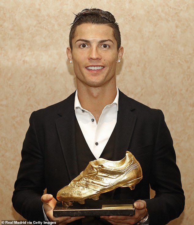 Ronaldo 40 tuổi vẫn đẹp trai cực phẩm, bác sĩ thẩm mỹ khui loạt bí mật "dao kéo" tốn kém bạc tỷ- Ảnh 4.