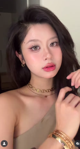 Hàn Hằng "lột xác" bất ngờ, từ bỏ phong cách hở bạo để theo đuổi hình ảnh kín đáo, vẫn cuốn hút khó cưỡng- Ảnh 11.