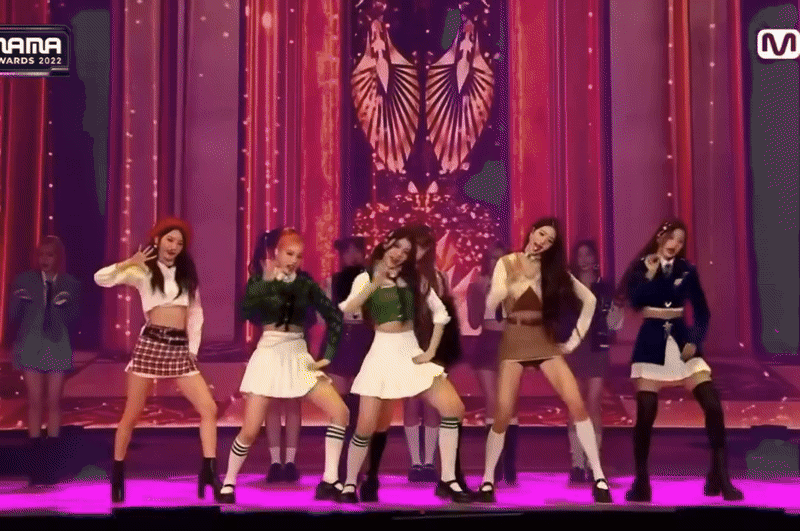 Thiên thần Kpop làm lu mờ Jang Wonyoung: Visual lẫn body đỉnh khỏi bàn nhưng bị gọi là center “giả mạo”- Ảnh 2.