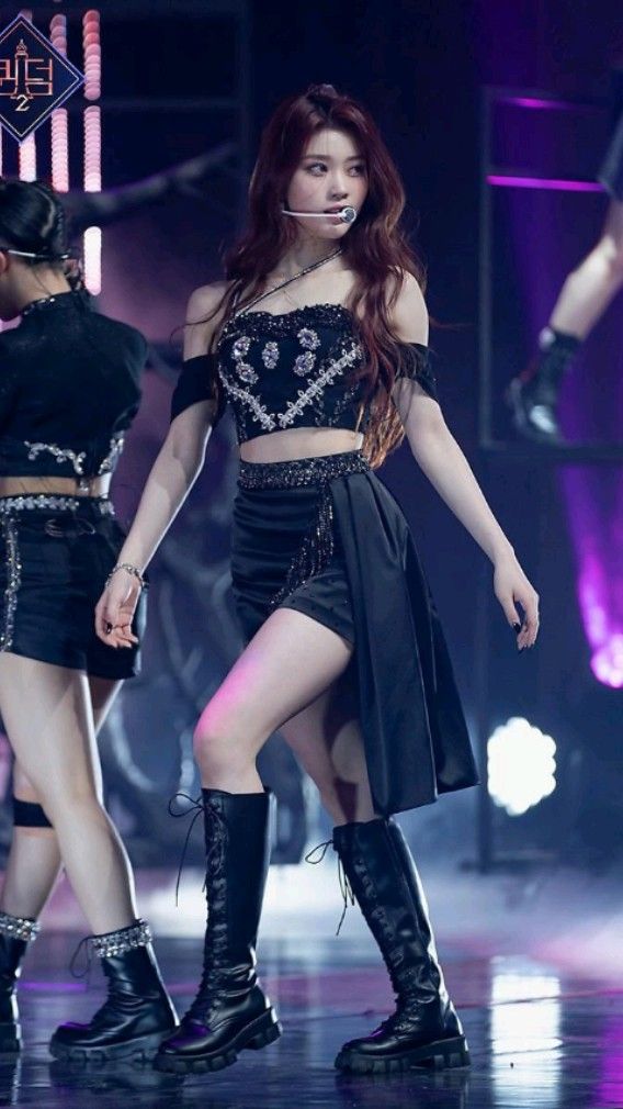 Thiên thần Kpop làm lu mờ Jang Wonyoung: Visual lẫn body đỉnh khỏi bàn nhưng bị gọi là center “giả mạo”- Ảnh 9.