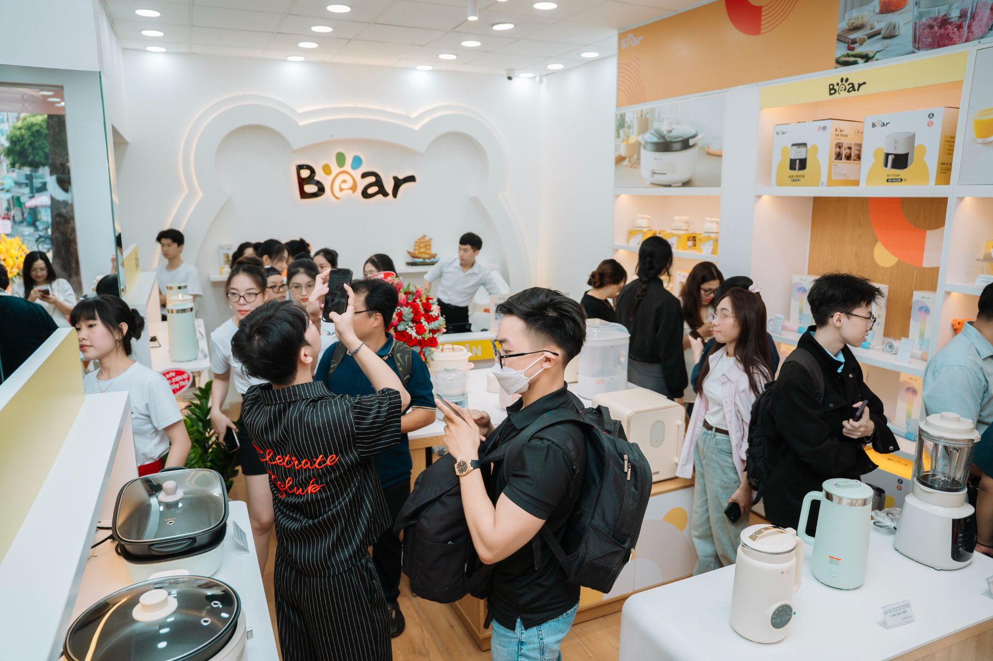Bear Plus - Brandshop đầu tiên của Bear tại Việt Nam do Di Động Việt vận hành- Ảnh 4.