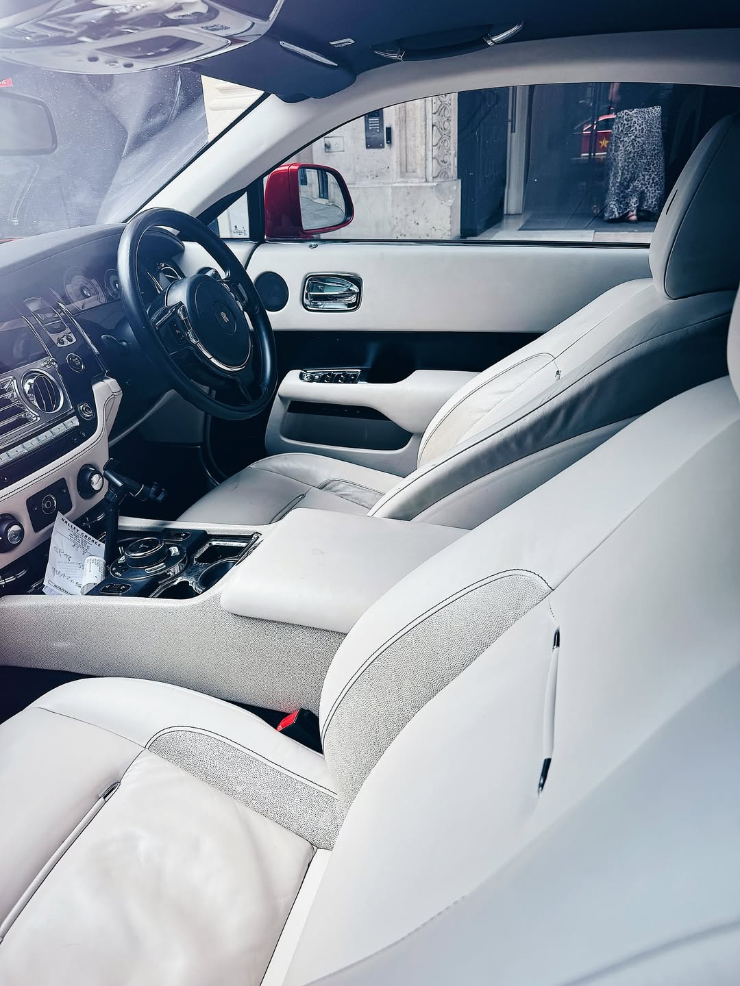 Xe Rolls-Royce 'cờ đỏ sao vàng' ở châu Âu hút 20.000 lượt tương tác, nhiều người hỏi: Sao chỉ có 3 bánh?- Ảnh 9.
